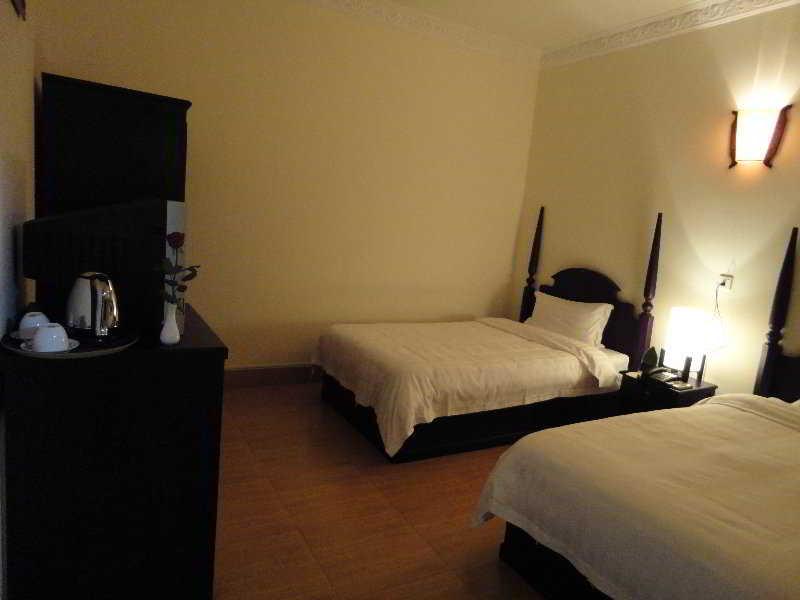 Trasak Pa-Em Hotel & Restaurant Phnom Penh Eksteriør bilde